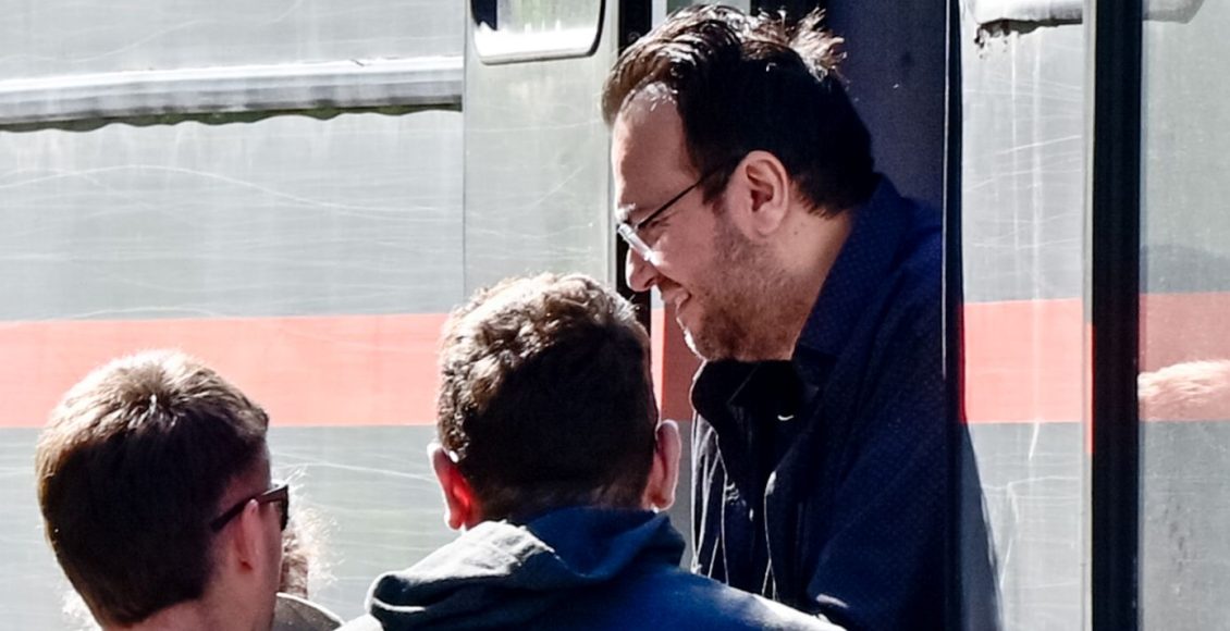 «Έχασα-όλα-τα-επιδόματα,-με-έκανε-“μπαλάκι”-για-δύο-μήνες»:-Η-μαρτυρία-της-γυναίκας-που-οδήγησε-στην-αποκάλυψη-του-κυκλώματος-του-Φ.-Καμπούρη