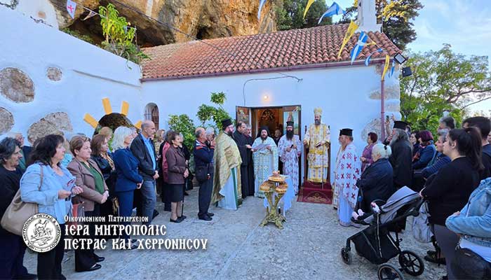 Ο-Μητροπολίτης-Πέτρας-στο-Αζωγυρέ-για-την-εορτή-των-Οσίων-99-Πατέρων