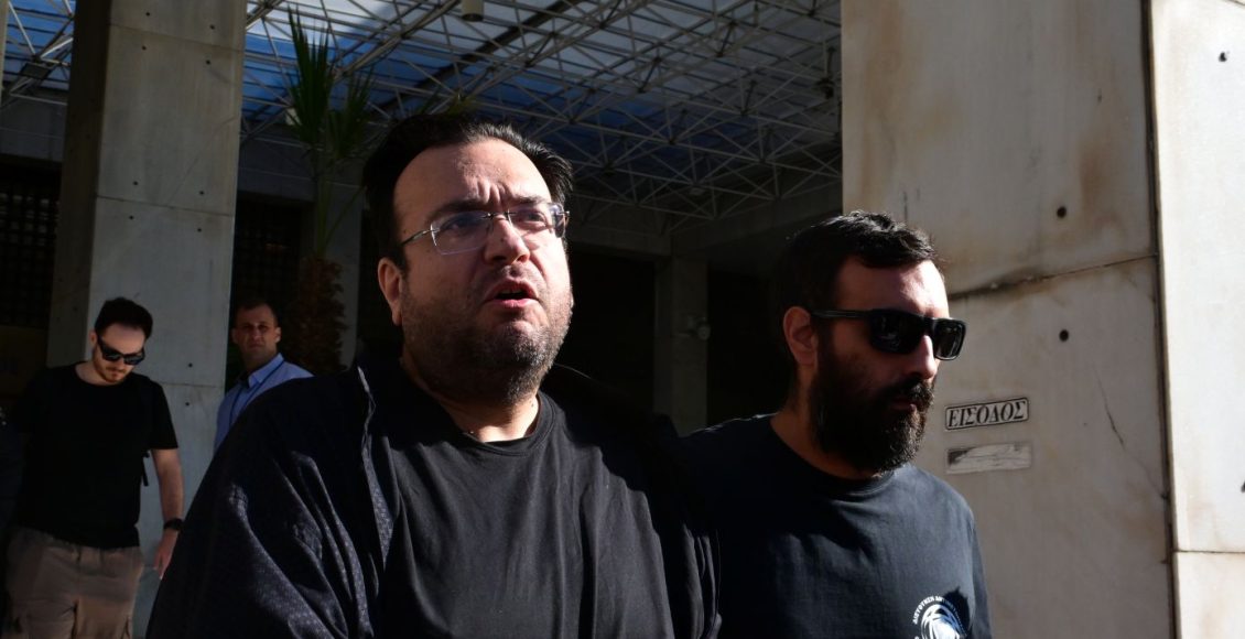 «Δεν-υπάρχει-απάτη,-απλώς-δεν-κατέβαλαν-τις-εισφορές-τους»,-λέει-δικηγόρος-του-Φ-Καμπούρη-–-«Ξεσκονίζουν»-θυρίδες-και-αναλήψεις-εκατ.-ευρώ