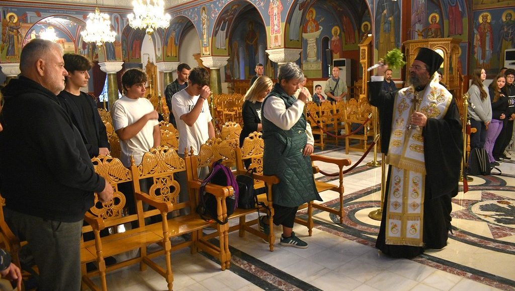 Αγιασμός-για-την-έναρξη-μαθημάτων-στο-Κοινωνικό-Φροντιστήριο-της-Ιεράς-Μητροπόλεως-Μαρωνείας