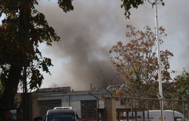 Υπό-έλεγχο-η-φωτιά-σε-δύο-βιοτεχνίες-στο-Αιγάλεω
