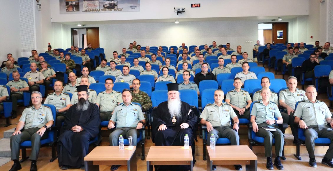 Ο-Μητροπολίτης-Καλαμαριάς-Ιουστίνος-στη-Σχολή-Πολέμου-Στρατού-Ξηράς
