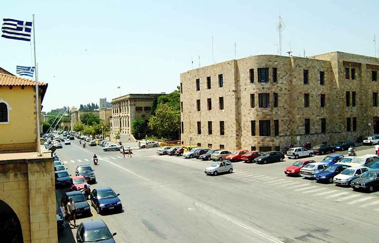 Φυλάκιση-εννέα-μηνών-με-αναστολή-σε-65χρονη-για-κλοπή-τσάντας-με-4.000-ευρώ-στην-Ρόδο