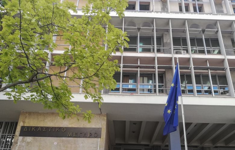 Νέα-αναβολή-στη-δίκη-του-οδηγού-που-«εισέβαλε»-σε-ταβέρνα-–-Αφέθηκε-ελεύθερος-με-περιοριστικό-όρο