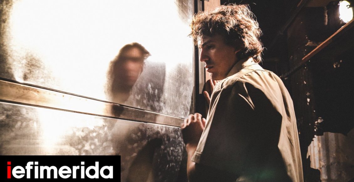o-Δημήτρης-Καραντζάς-σκηνοθετεί-το-«Ρομπέρτο-Τσούκκο»-και-λέει:-«Μερικές-φορές-θα-ήθελα-να-είμαι-αόρατος»