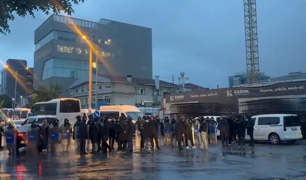 Αστυνομική-επιχείρηση-κατά-του-τηλεοπτικού-σταθμού-της-αντιπολίτευσης-halk-tv-στην-Τουρκία-–-11-συλλήψεις-και-διορισμός-κρατικού-διαχειριστή
