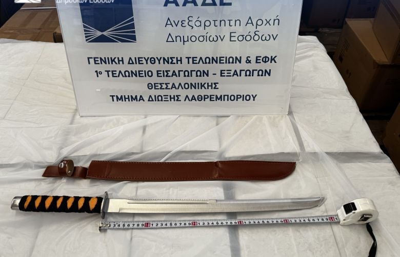 Χιλιάδες-μαχαίρια,-σουγιάδες-και-σπαθιά,-αντί-γυαλιά-ηλίου,-σε-κοντέινερ-από-Κίνα-στο-Λιμάνι-της-Θεσσαλονίκης