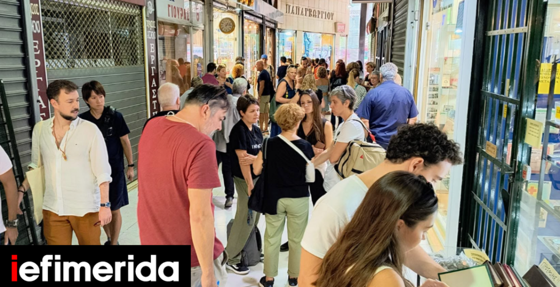 Μια-στοά-στο-κέντρο-με-χρωματοπωλεία-και-μαγαζιά-με-φωτιστικά-και-φερμουάρ-γέμισε-έργα-τέχνης-Δείτε-εικόνες