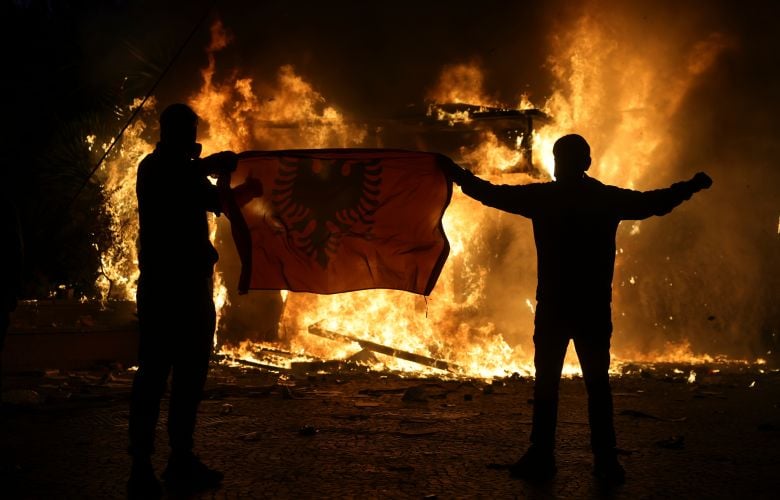 Συγκρούσεις-για-τρίτη-ημέρα-μεταξύ-διαδηλωτών-και-αστυνομικών-στην-Αλβανία