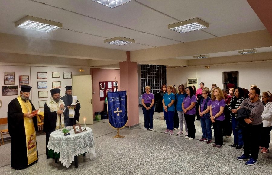 Αγιασμός-στο-Εργαστήρι-παραδοσιακών-χορών-της-ΙΜ.-Μαρωνείας