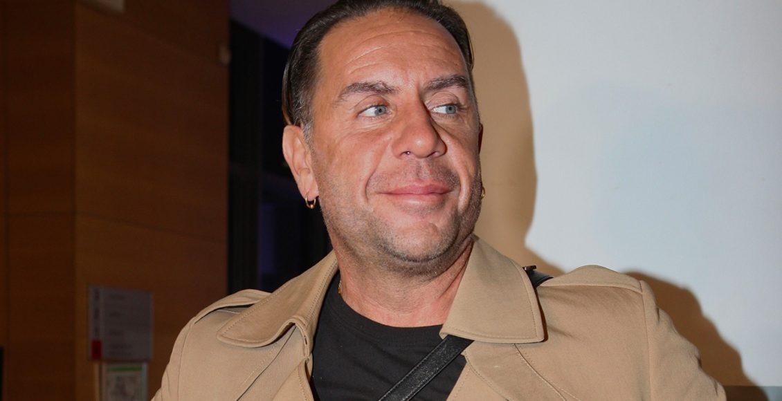 Χωρίς-τέλος-το-θρίλερ-με-τον-θάνατο-του-Γιώργου-Μαζωνάκη:-Το-«κοκτέιλ»-ουσιών-και-οι-μαργαρίτες-που-θα-κρατούν-όσοι-πάνε-στο-μνημόσυνο