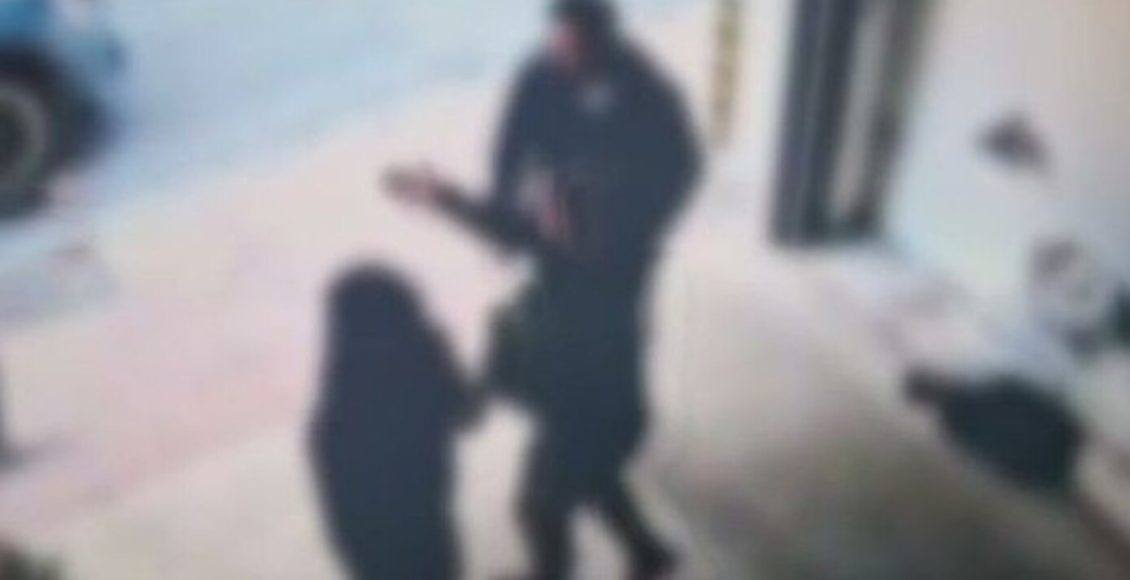 Απίστευτες-εικόνες-στη-Θεσσαλονίκη:-Αστυνομικός-πέταξε-τον-εξοπλισμό-του-για-να-τσακωθεί-με-πολίτη