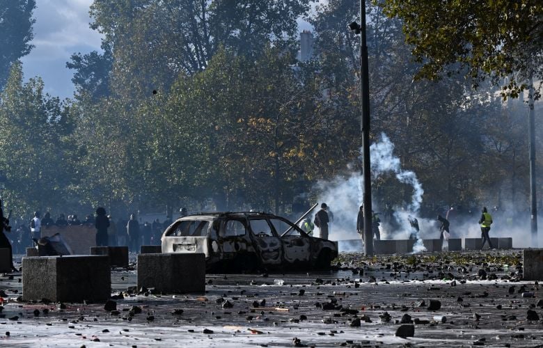 «Εμπόλεμη»-χώρα-η-Γαλλία-μετά-το-χάος-του-Σαββάτου-–-Ένας-νεκρός,-εκατοντάδες-τραυματίες