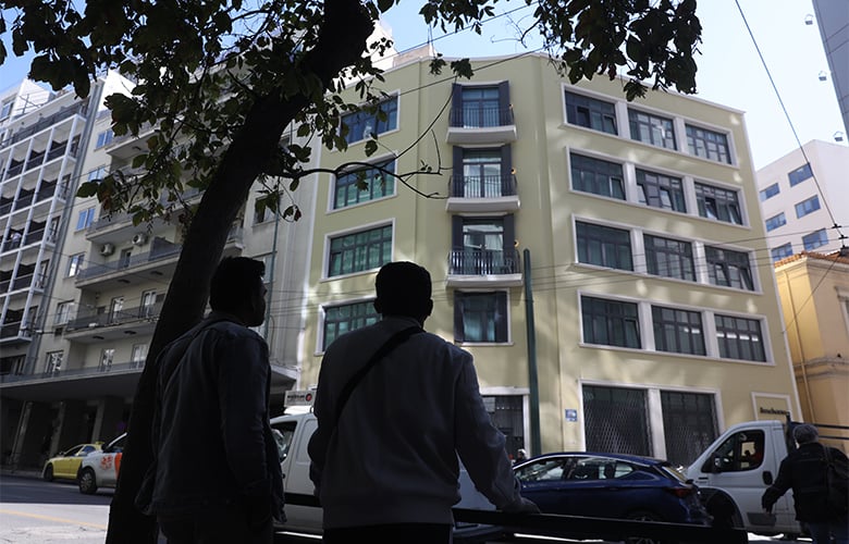 Πτώση-ατόμου-από-τον-4ο-όροφο-ξενοδοχείου-στην-Ομόνοια