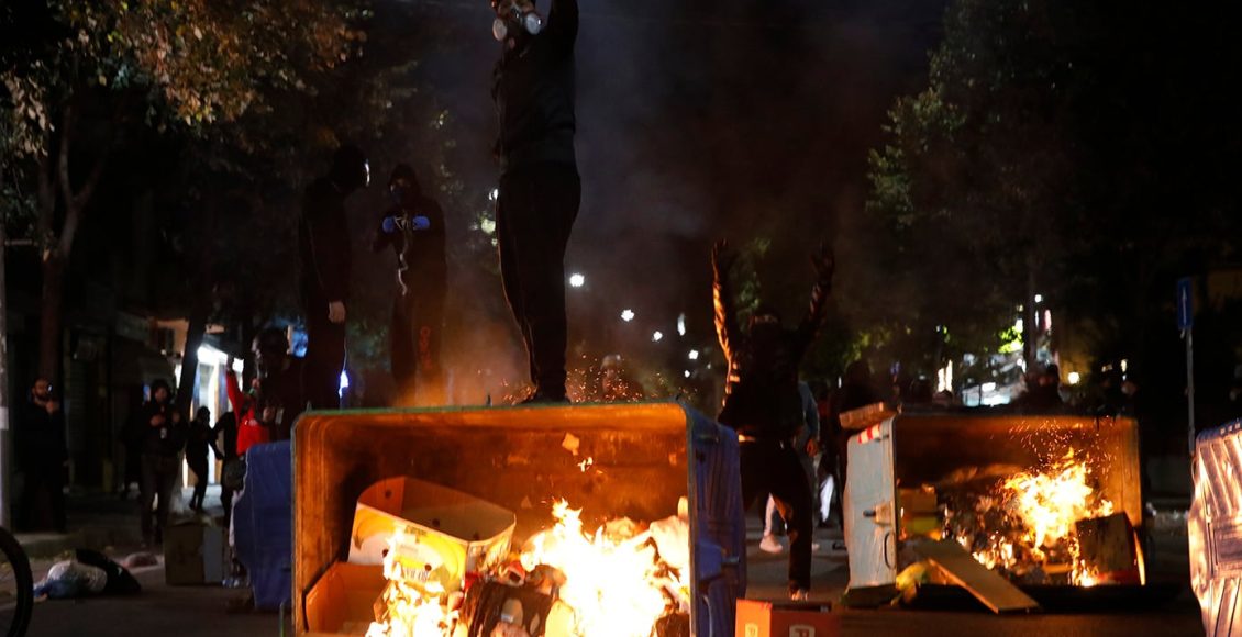 Συγκρούσεις-αστυνομικών-με-διαδηλωτές-στη-διάρκεια-της-νύχτας-στα-Τίρανα