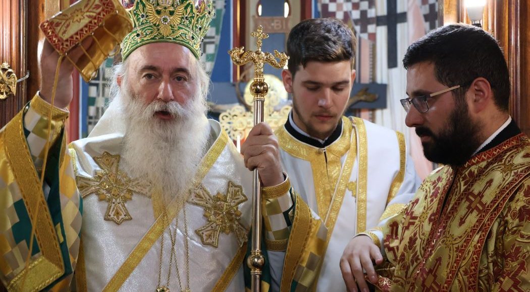 Χειροτονία-νέου-διακόνου-από-τον-Μητροπολίτη-Κορίνθου-Παύλο