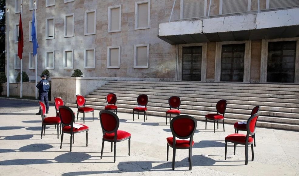 Ο-Έντι-Ράμα-απλώνει-και-πάλι-«καρέκλες-διαλόγου»-–-Ανησυχούν-για-την-κατάσταση-στην-Αλβανία-οι-διεθνείς-οργανισμοί