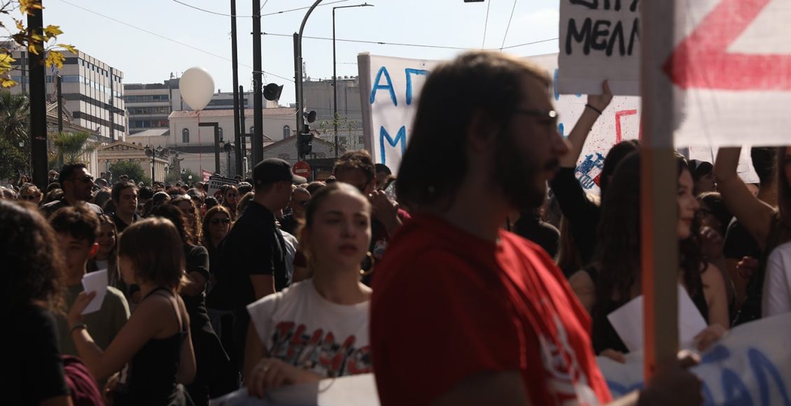 Σε-εξέλιξη-το-πανεκπαιδευτικό-συλλαλητήριο-–-Στα-Προπύλαια-μαθητές,-φοιτητές-και-εκπαιδευτικοί