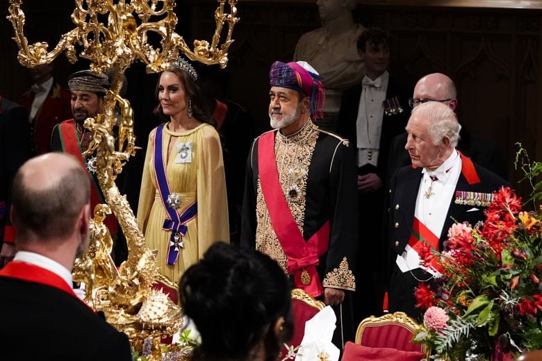 Η-λαμπερή-εμφάνιση-της-Κέιτ-Μίντλετον-στο-δείπνο-προς-τιμήν-του-Σουλτάνου-του-Ομάν