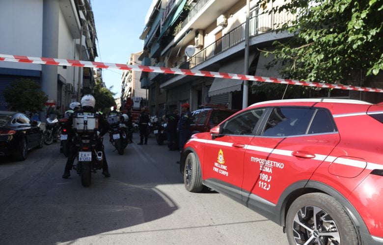 Παγίδα-θανάτου-στον-Κολωνό:-Έκρηξη-σε-διαμέρισμα-μετά-από-τηλεφώνημα-–-Τέσσερις-τραυματίες,-οι-δύο-αστυνομικοί