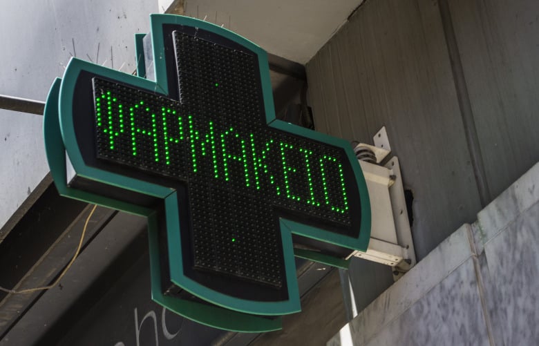 Νεαρός-λήστεψε-φαρμακείο-με-την-απειλή-κατσαβιδιού-και-μετά-πήγε-στην-πλατεία-του-χωριού-για-να-πιει-τον-καφέ-του