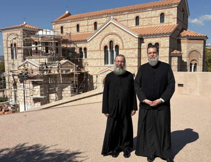 Ο-Μητροπολίτης-Ρεθύμνης-Πρόδρομος-στο-«Ιωνικό-Κέντρο»