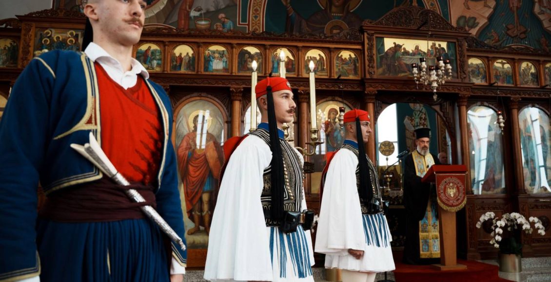 Σύδνεϋ:-Το-Κολλέγιο-του-Αγίου-Σπυρίδωνος-υποδέχθηκε-τους-Εύζωνες