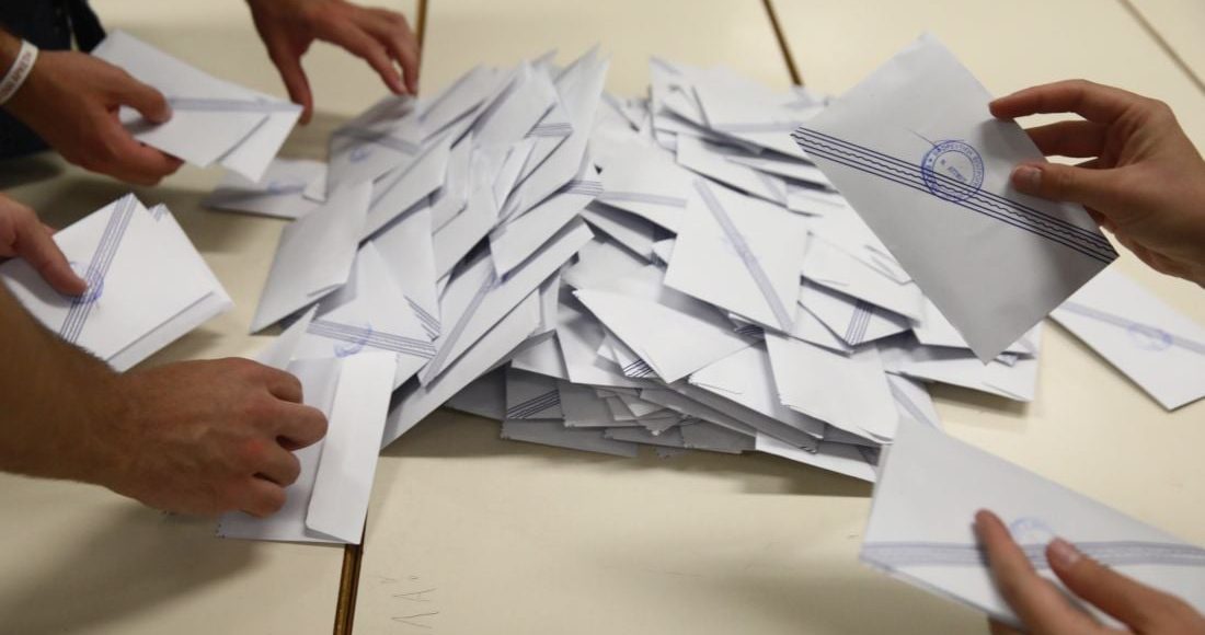 Δημοσκόπηση-mega:-Σταθερά-στο-30%-η-ΝΔ-–-Το-ΠΑΣΟΚ-«ψαλιδίζει»-την-διαφορά-από-την-ΕΛΑΣ.