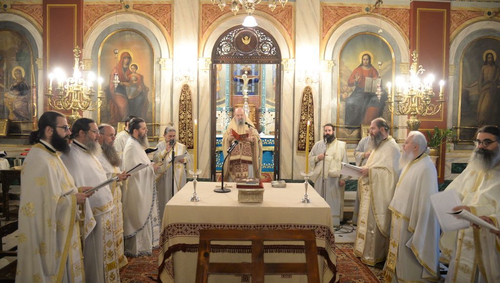 Η-αρχαιοπρεπής-Θεία-Λειτουργία-του-Αγίου-Ιακώβου-του-Αδελφοθέου,-στον-Μητροπολιτικό-Ναό-Ευαγγελιστρίας-Πατρών