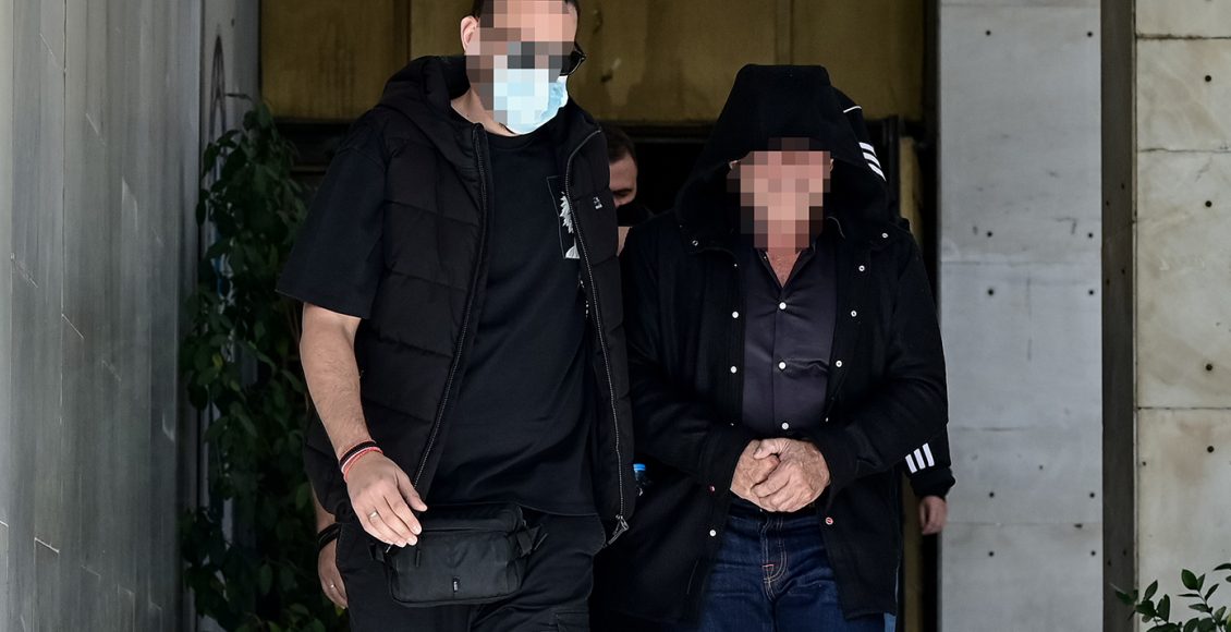 Η-έξοδος-του-mr-pizza-fan-από-τη-ΓΑΔΑ-μαζί-με-τους-υπόλοιπους-συλληφθέντες