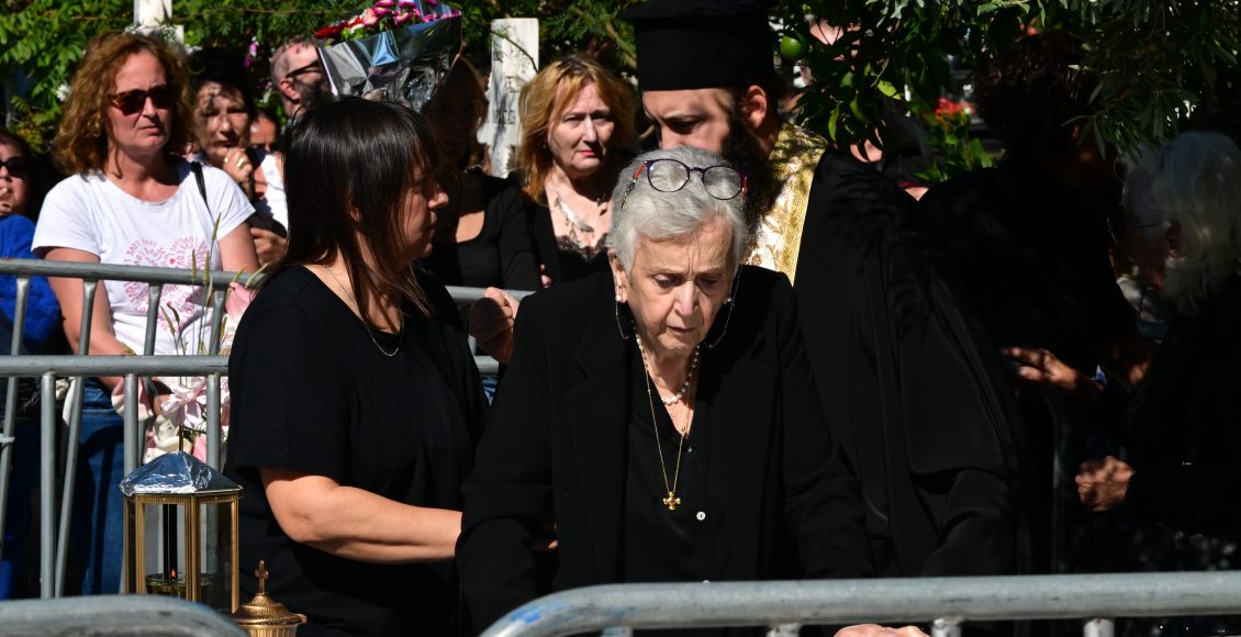 Ραγίζει-καρδίες-η-μητέρα-του-Γιώργου-Μαζωνάκη:-«Έχασα-το-λεβέντη-μου,-τελείωσε…»