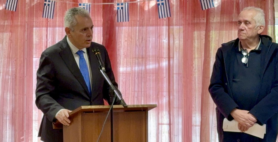 o-Μάξιμος-Χαρακόπουλος-στη-γιορτή-του-Πρότυπου-Λυκείου-Λάρισας-για-την-eθνική-eπέτειο-του-«Όχι»