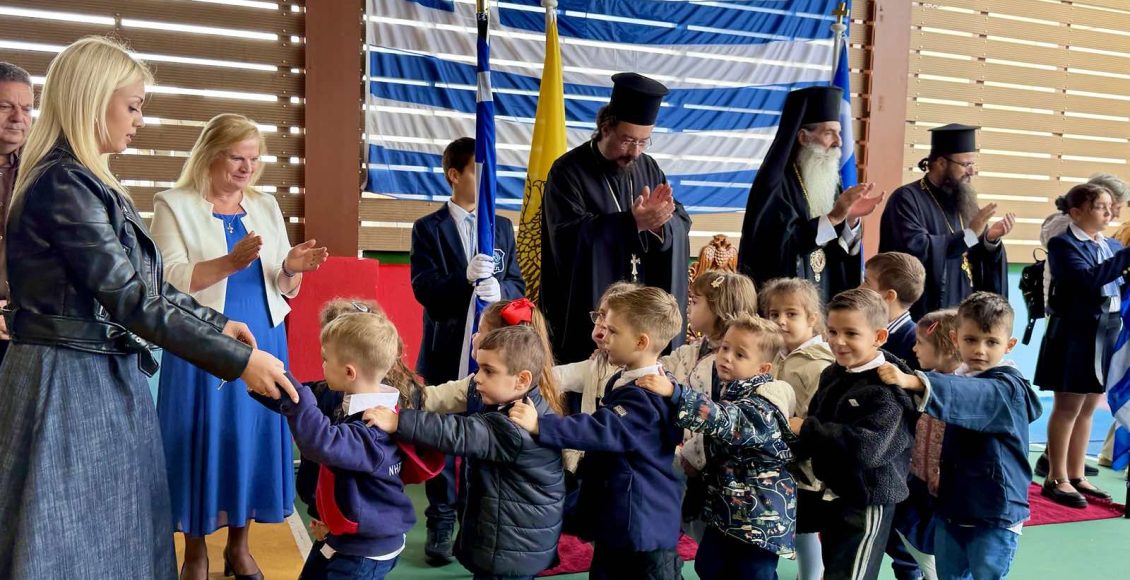 Παρέλαση-για-την-28η-Οκτωβρίου-στα-Εκπαιδευτήρια-της-Ιεράς-Μητροπόλεως-Πειραιώς
