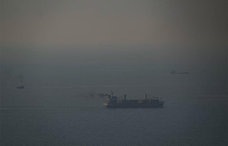 Τάνκερ-έπεσε-σε-νάρκες-στα-Στενά-του-Ορμούζ-και-έπιασε-φωτιά