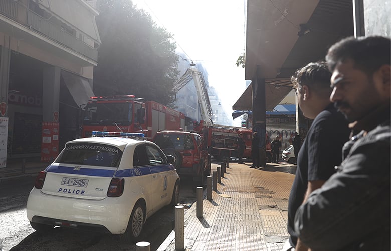 Τρομακτικές-εικόνες-από-τη-φωτιά-σε-κατάστημα-στην-Ομόνοια