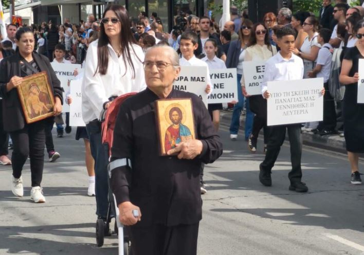 Το-χειροκρότημα-που-κέρδισε-η-Χαρίτα-Μάντολες-στην-παρέλαση-της-28ης-Οκτωβρίου