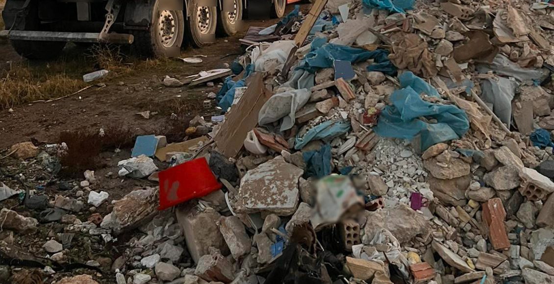 Συνελήφθησαν-δύο-22χρονοι-στο-Αιγάλεω-για-παράνομη-απόρριψη-μπάζων-–-Τους-κατέσχεσαν-το-φορτηγό