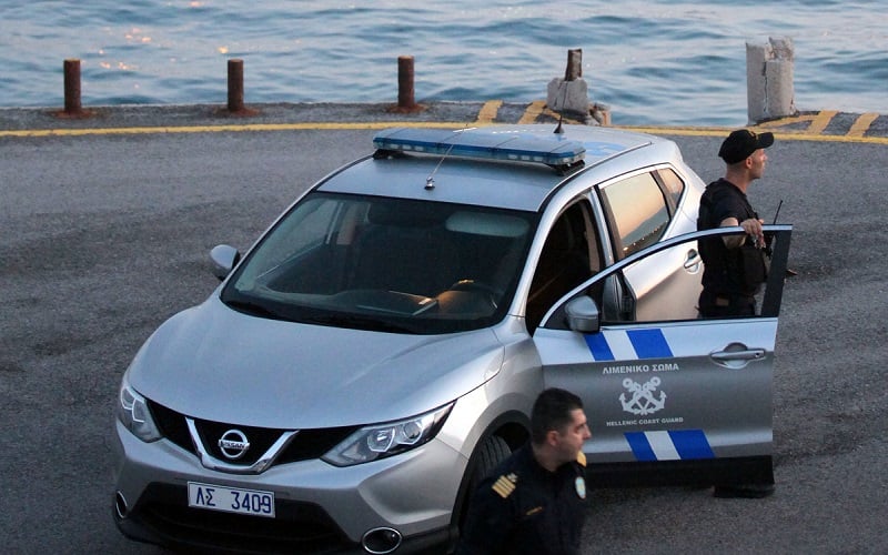 Γλυφάδα:-Αυτοκίνητο-έπεσε-στη-θάλασσα-–-Σώοι-οι-δύο-επιβαίνοντες